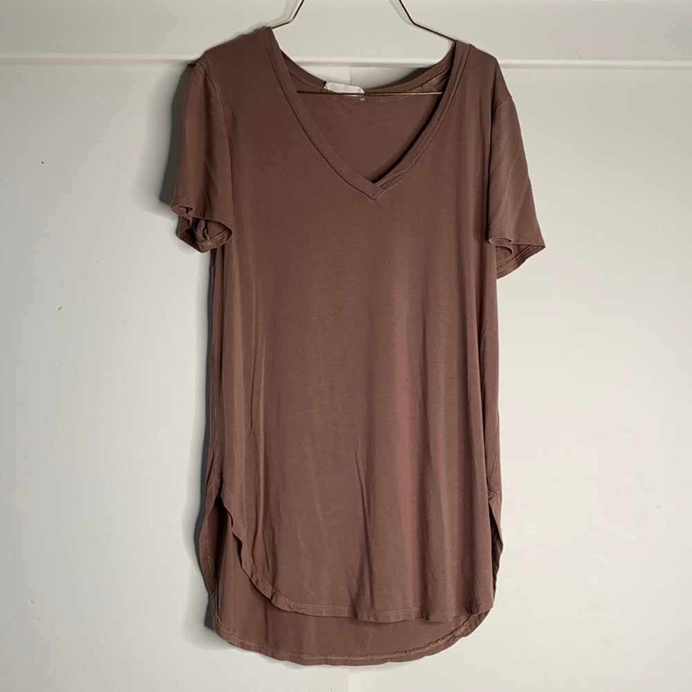 Medium - VNeck - Loose fitting tee